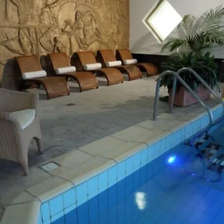 Alexander Palace Otel