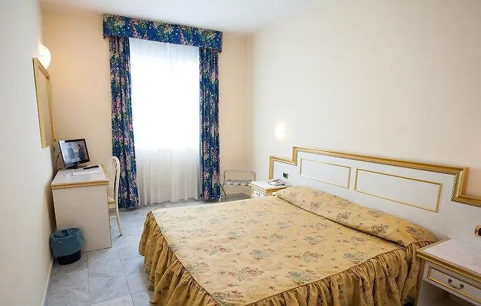 Alexander Palace فندق