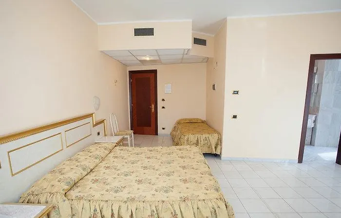 فندق Alexander Palace 4*