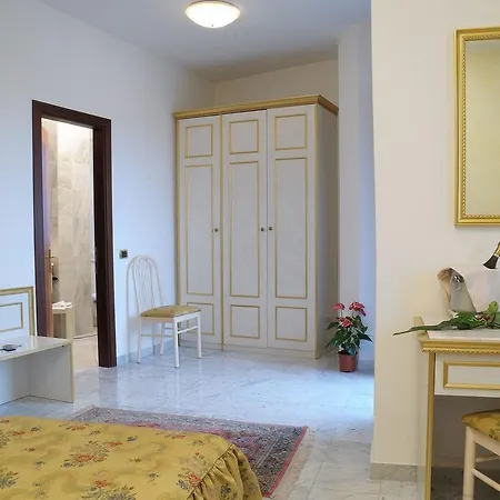 Hotel Alexander Palace 4*